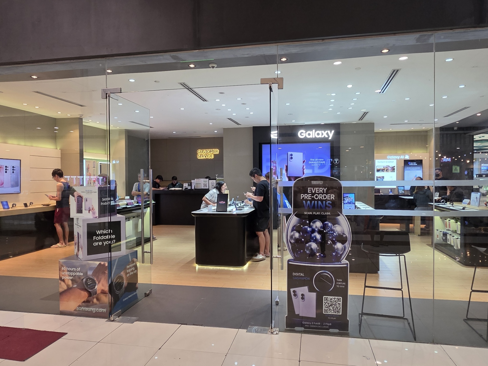 Samsung concept store standee installation 01