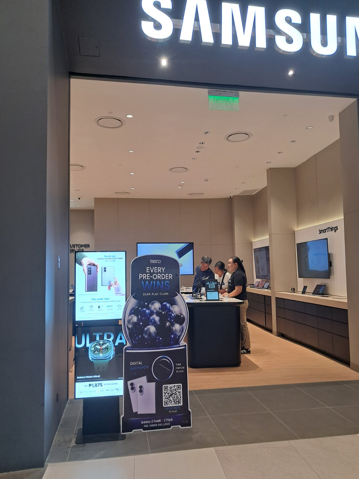 Samsung concept store standee installation 06