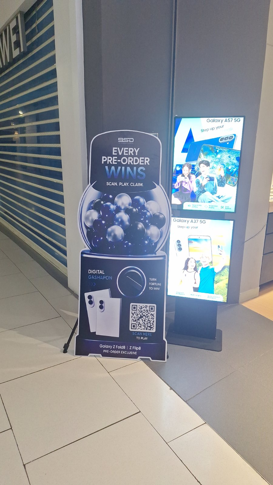 Samsung concept store standee installation 10