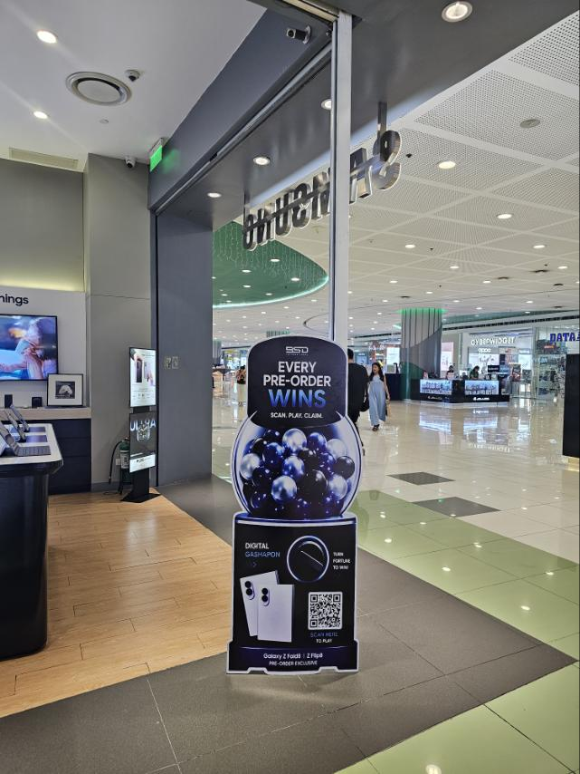 Samsung concept store standee installation 11