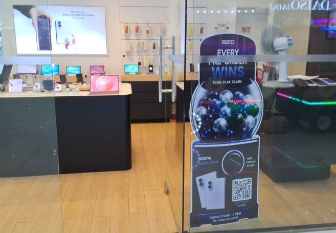 Samsung concept store standee installation 14