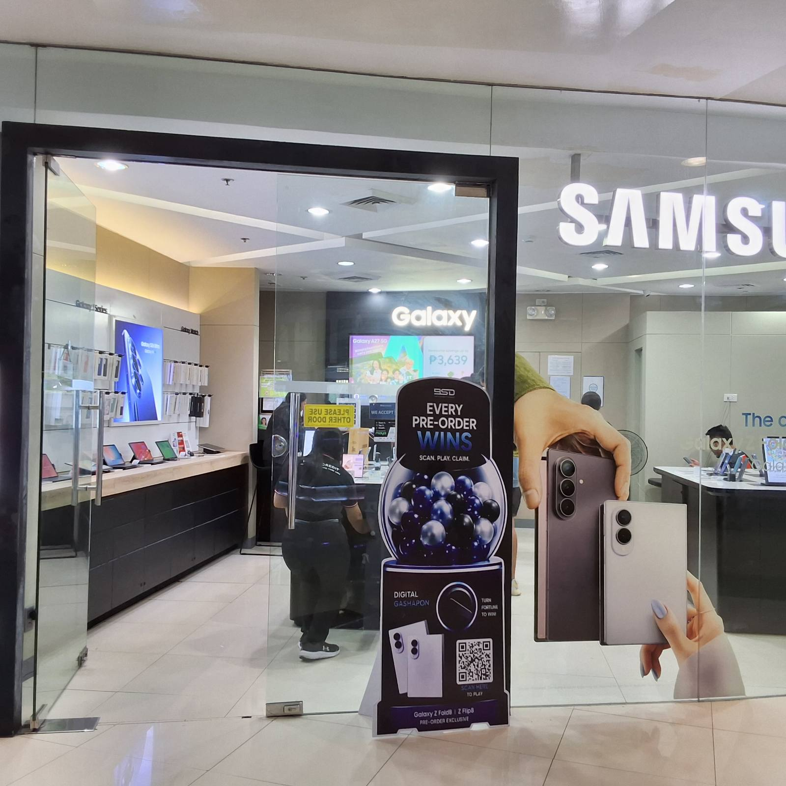 Samsung concept store standee installation 15